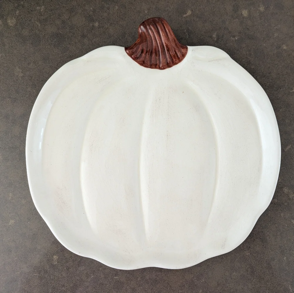 Sur la Table White Autumn Pumpkin Earthenware Plate - holiday decor